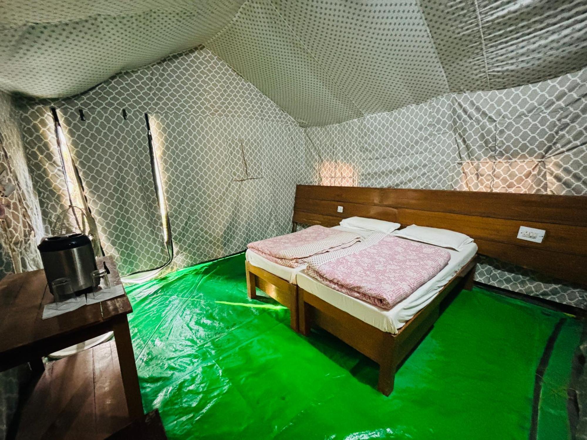 ホテル Camp High 5 Jayalgarh Dāngchura エクステリア 写真