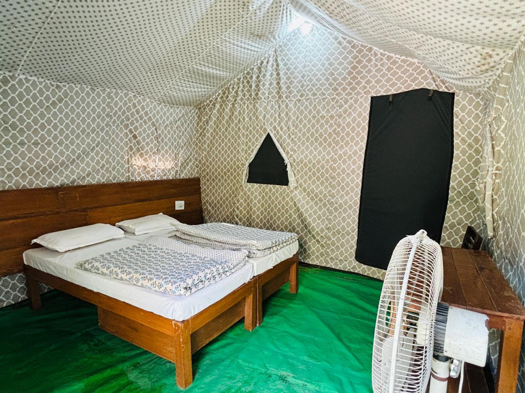 ホテル Camp High 5 Jayalgarh Dāngchura エクステリア 写真