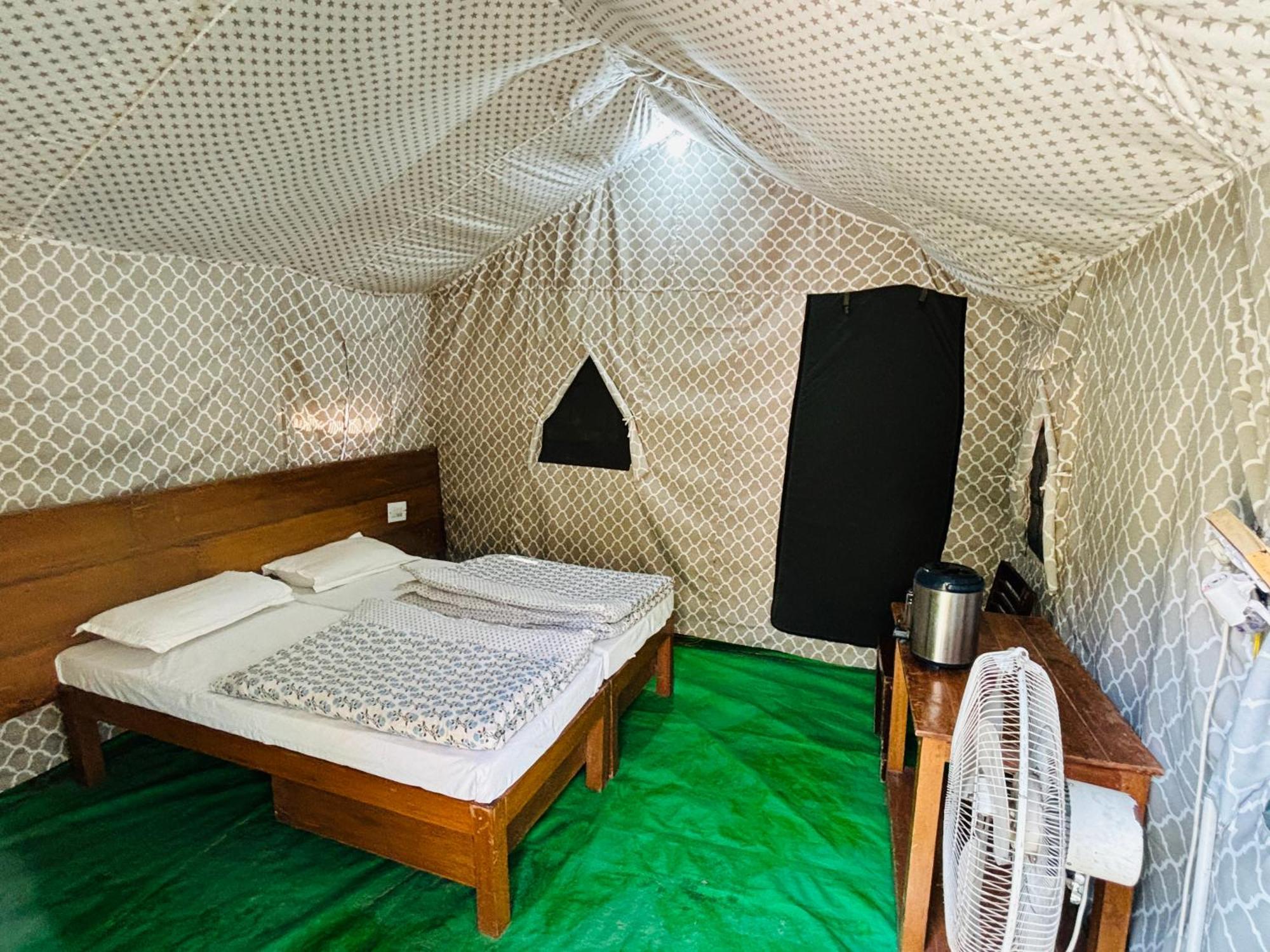 ホテル Camp High 5 Jayalgarh Dāngchura エクステリア 写真
