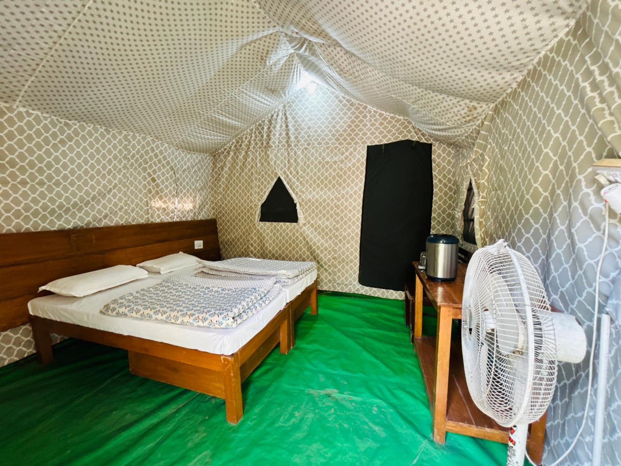 ホテル Camp High 5 Jayalgarh Dāngchura エクステリア 写真